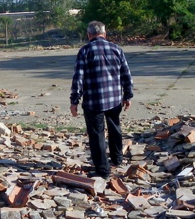 Plači voljena zemljo: Velika pljačka kovinske ciglane