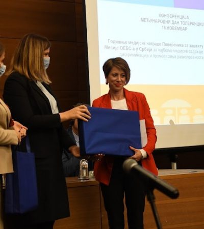 Nagrada novinarki Ivani Predić
