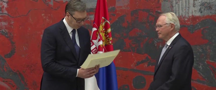 Milozvučić i Kale zvano Hill ili Sve je čisto kao suza gospodina Đilasa