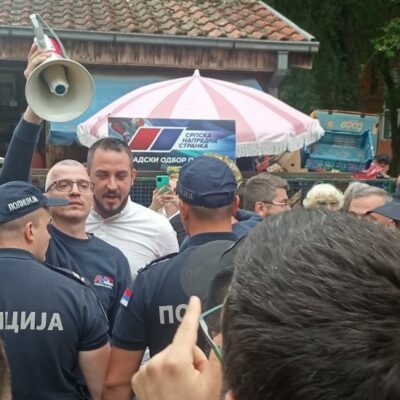 Kako se nedužni teslaški trotoar pretvorio u istureno odeljenje Ćacilenda