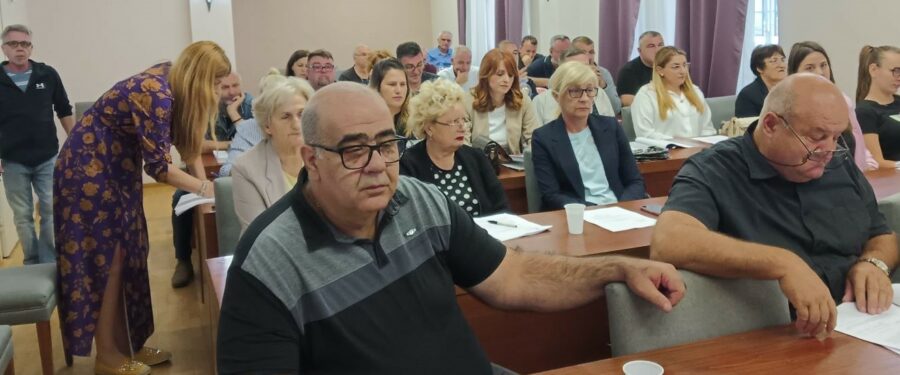 Zgubidan u „Božjoj bašti”: Skupština kao teatar apsurda