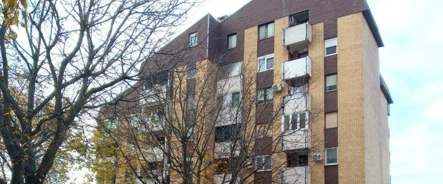 Institucionalni zločin u „Lepom Bori”: Bespomoćni stanari zatočenici šestospratnice bez lifta (1)