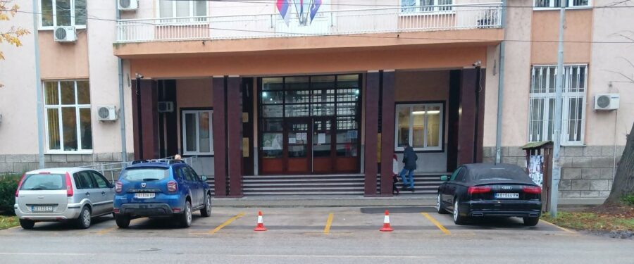 Audi potpredsednika Opštine Kovin je čuvar opštinskog parkinga i u zimskom i u letnjem periodu