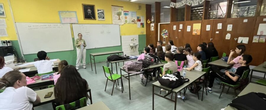 Mladi iz Dolova kroz javnu debatu razvijaju kulturu dijaloga i aktivnog građanstva
